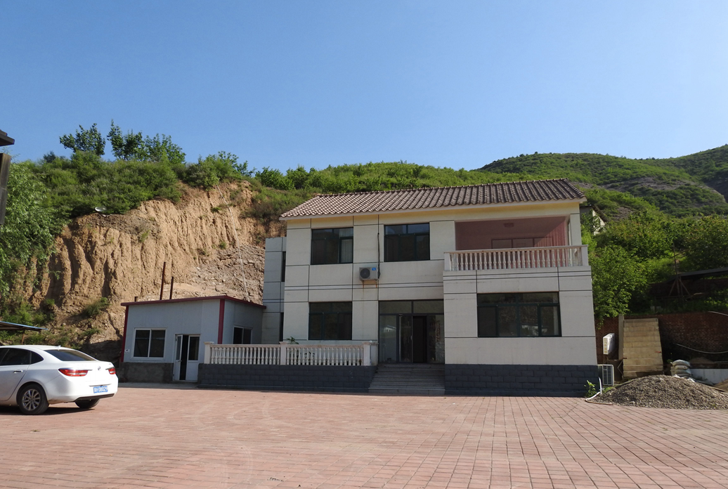 承德市雙橋區大石廟鎮雞冠山村農家院出租